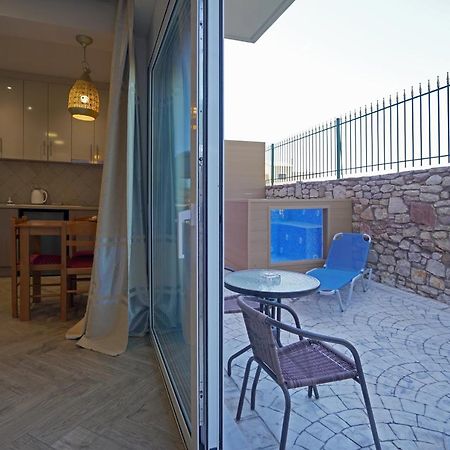 קלמאטה Semiramis Suites With Pool מראה חיצוני תמונה