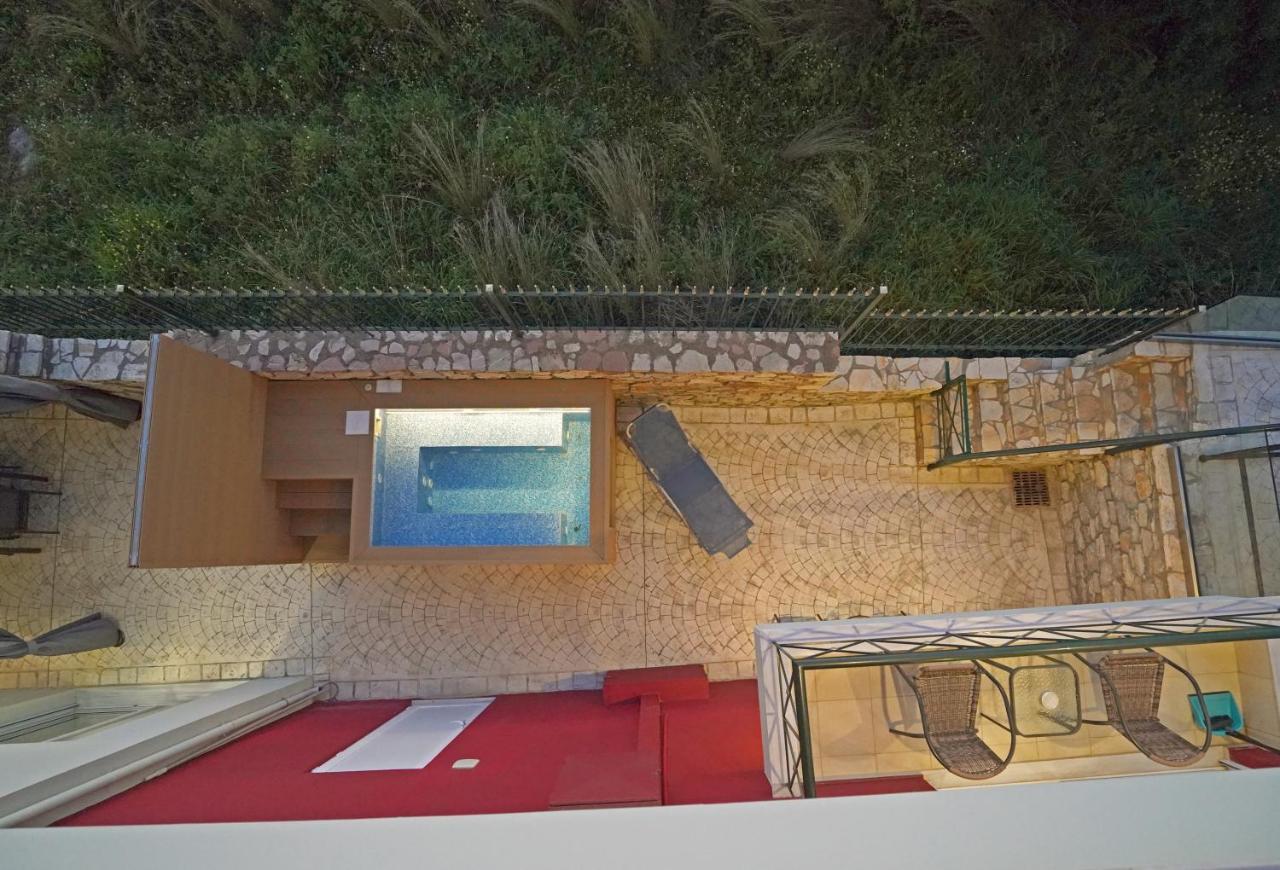 קלמאטה Semiramis Suites With Pool מראה חיצוני תמונה