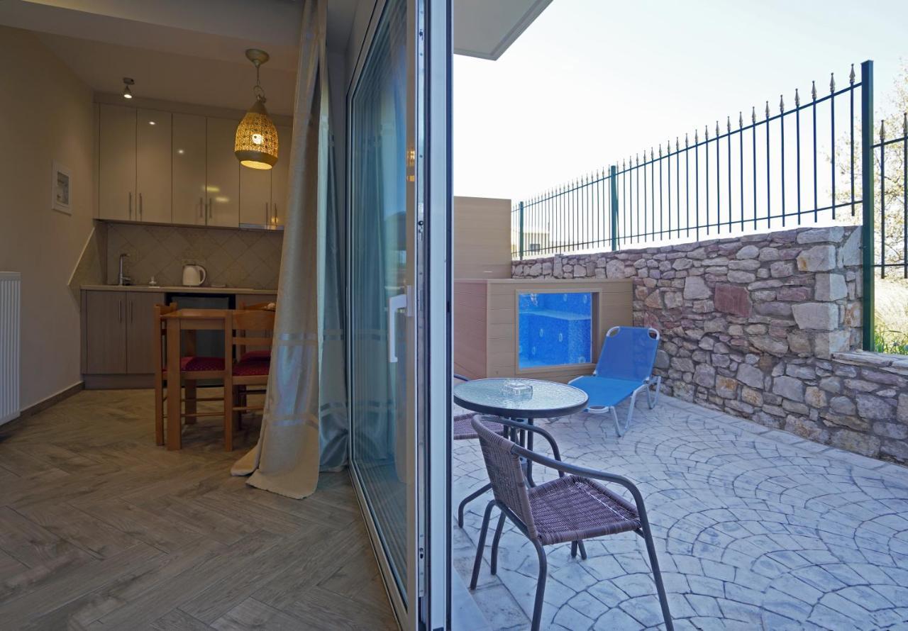 קלמאטה Semiramis Suites With Pool מראה חיצוני תמונה
