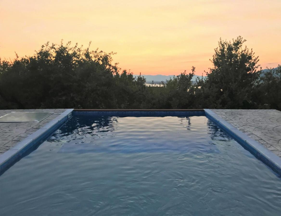 קלמאטה Semiramis Suites With Pool מראה חיצוני תמונה