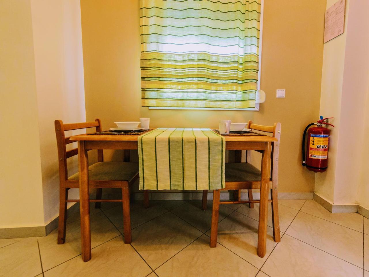 קלמאטה Semiramis Suites With Pool מראה חיצוני תמונה