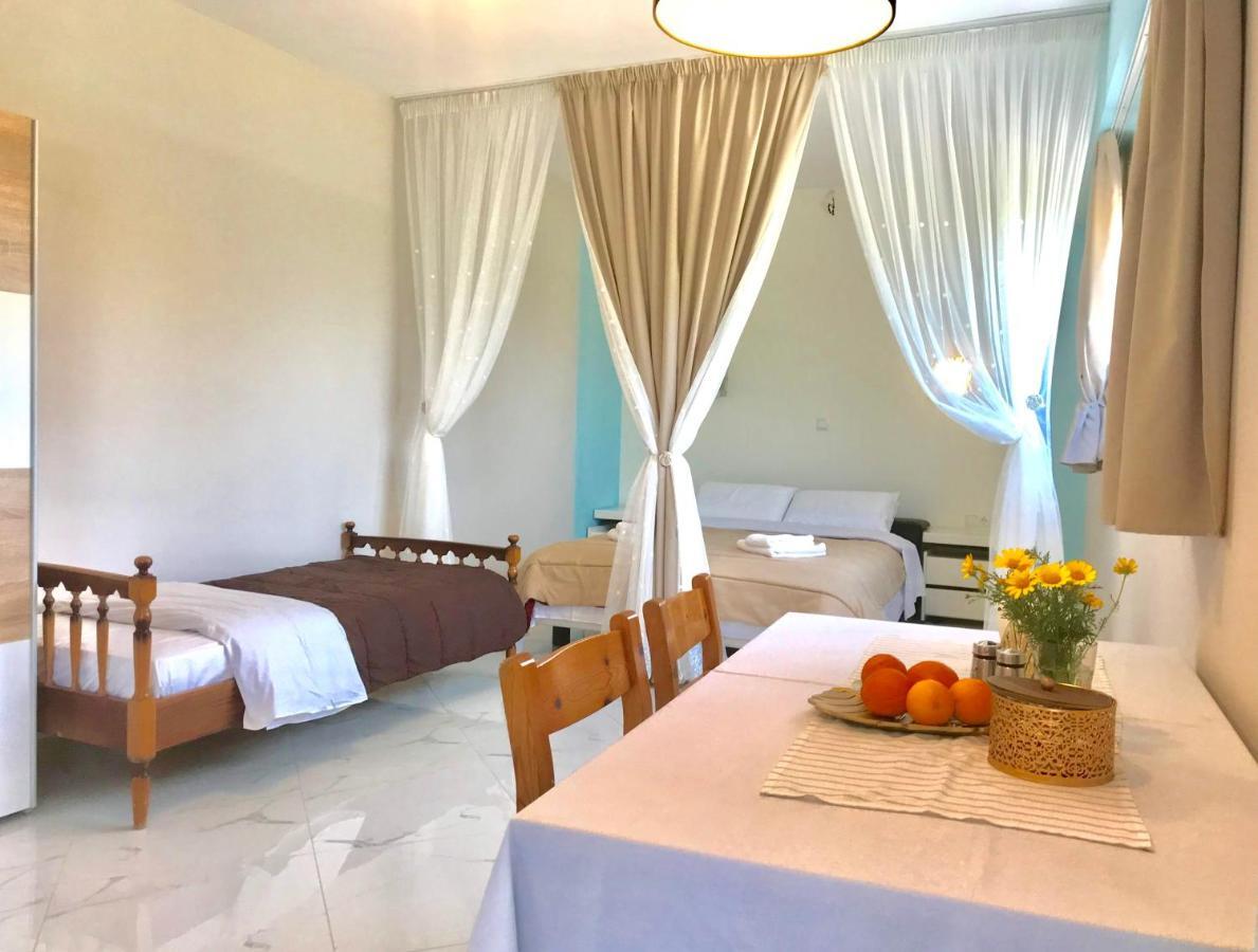 קלמאטה Semiramis Suites With Pool מראה חיצוני תמונה