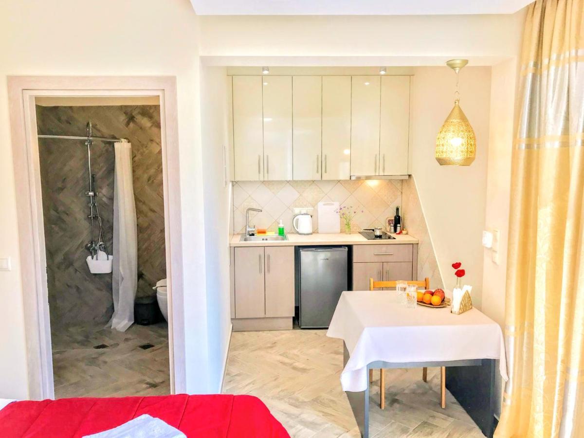 קלמאטה Semiramis Suites With Pool מראה חיצוני תמונה
